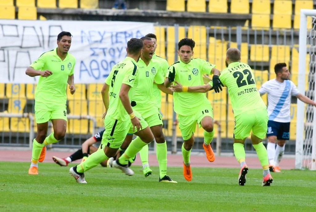 Μυθικό: Τραυματισμός παίκτη στους πανηγυρισμούς! (video+photos)