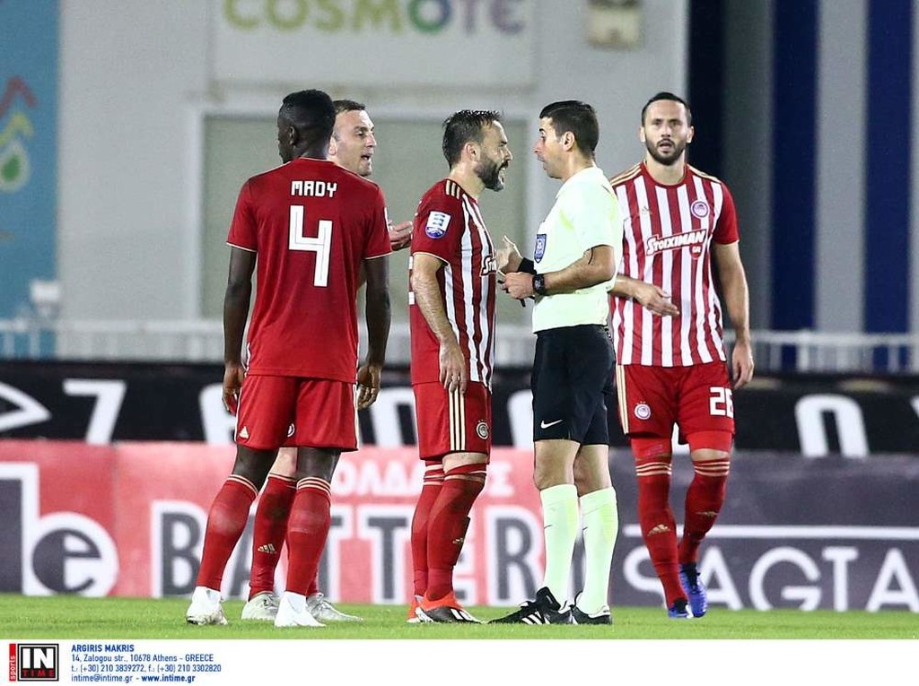 Ατρόμητος-Ολυμπιακός: Χαμός και ένταση στο Περιστέρι μετά το γκολ του Κουλούρη (photos,video)