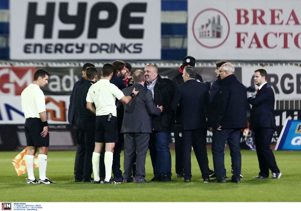 Ατρόμητος-Ολυμπιακός: Χαμός και ένταση στο Περιστέρι μετά το γκολ του Κουλούρη (photos,video)