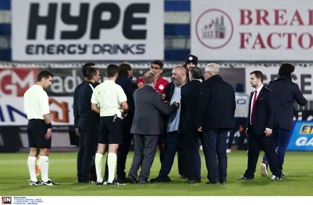 Ατρόμητος-Ολυμπιακός: Χαμός και ένταση στο Περιστέρι μετά το γκολ του Κουλούρη (photos,video)