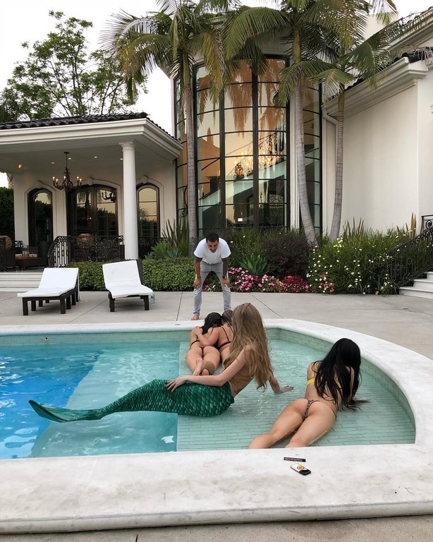 Αυτός είναι ερωτύλος εκατομμυριούχος από το Ιράν που θέλει να γίνει ο «Βασιλιάς του Instagram»(pics)