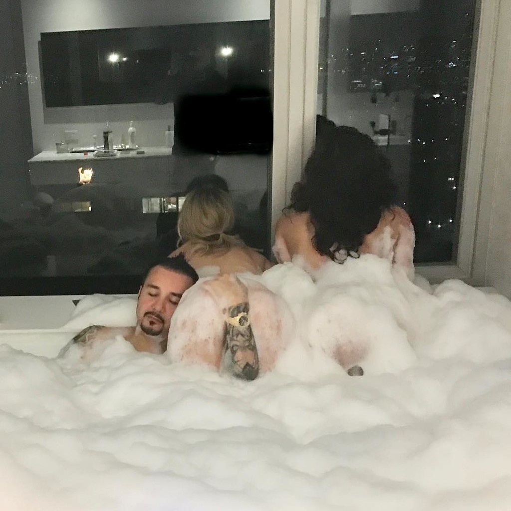 Αυτός είναι ερωτύλος εκατομμυριούχος από το Ιράν που θέλει να γίνει ο «Βασιλιάς του Instagram»(pics)