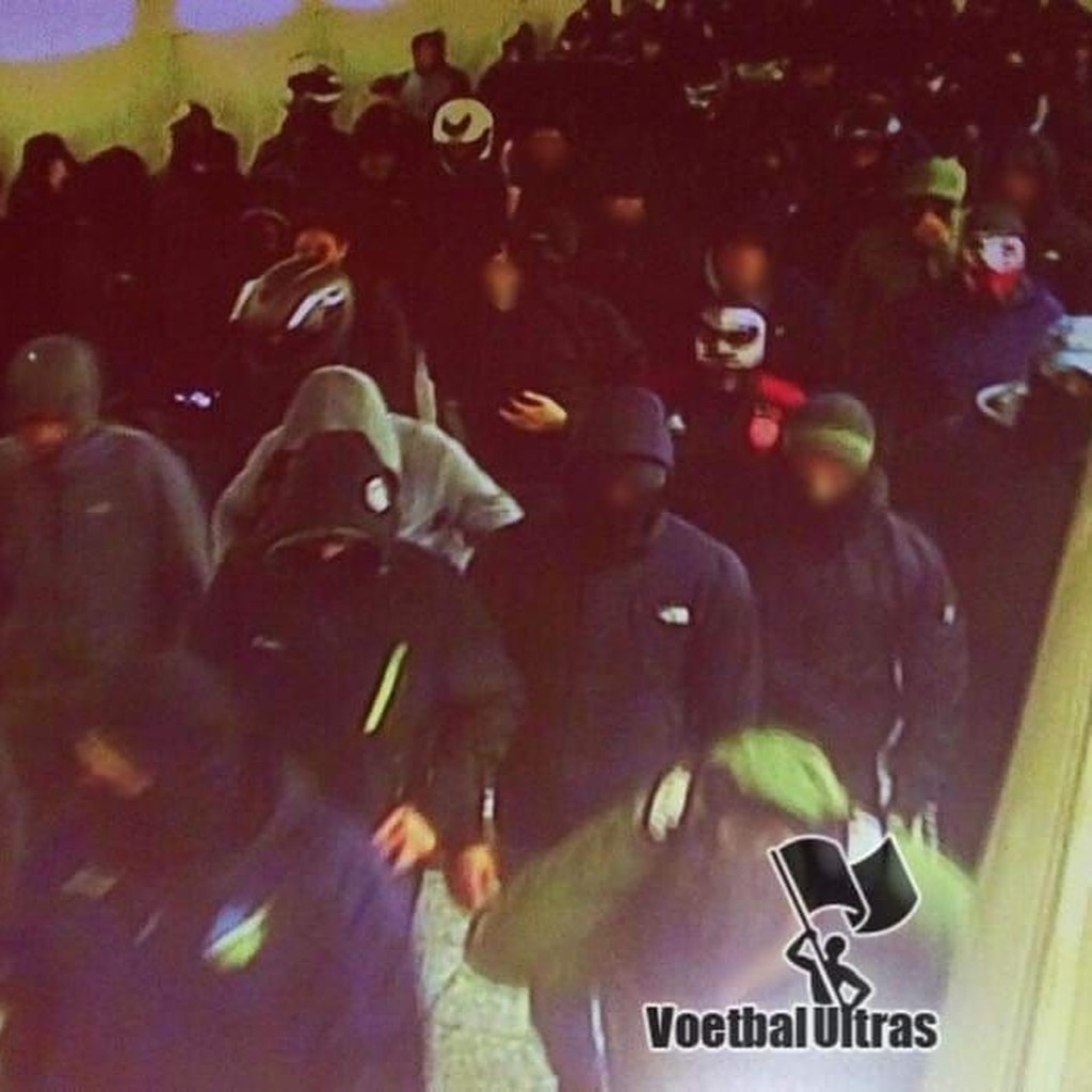Ολλανδοί και Πολωνοί χούλιγκαν στην Αθήνα (photos)