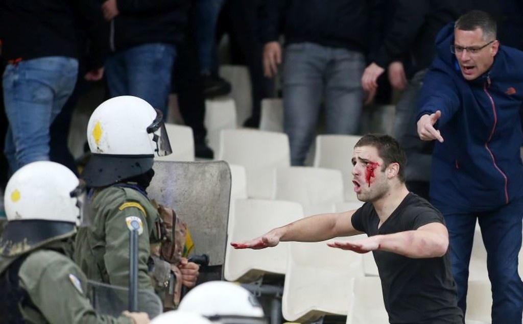 ΑΕΚ – Άγιαξ: Μολότοφ και άγριο ξύλο στο ΟΑΚΑ (video+photos)