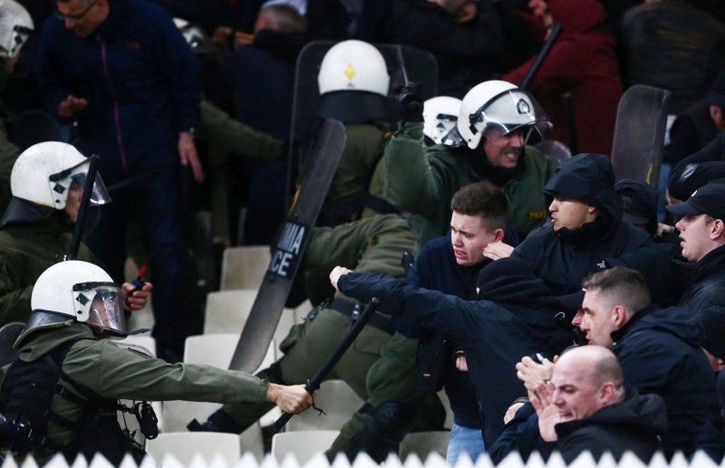 ΑΕΚ – Άγιαξ: Μολότοφ και άγριο ξύλο στο ΟΑΚΑ (video+photos)