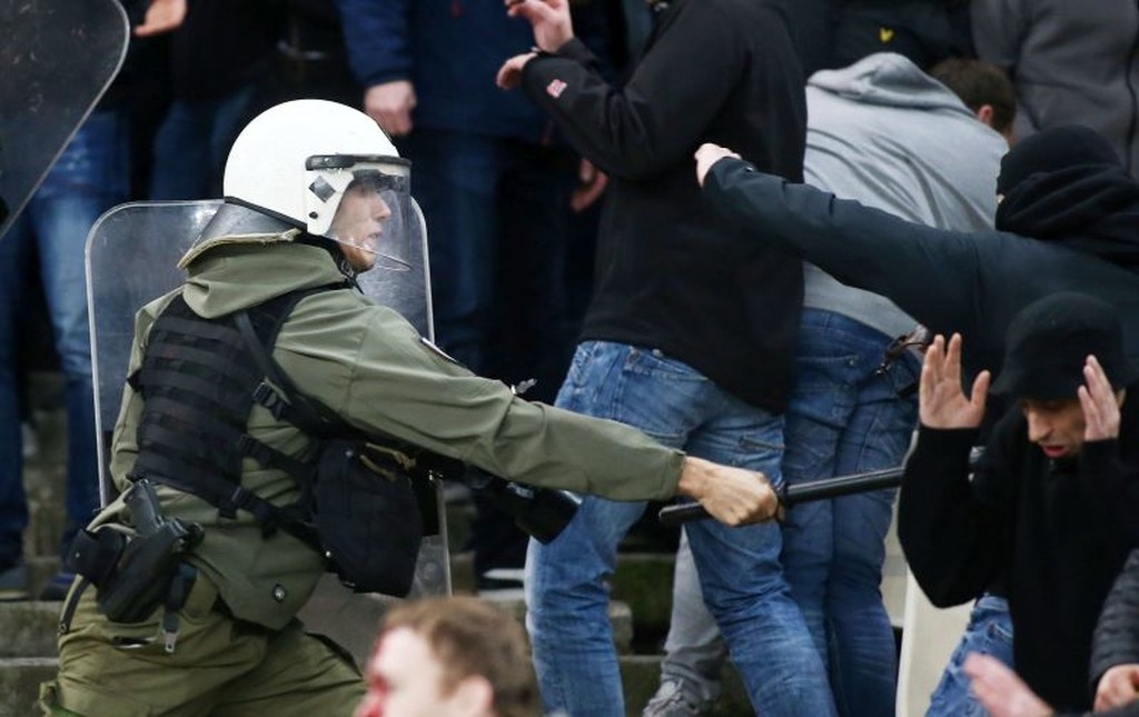 ΑΕΚ – Άγιαξ: Μολότοφ και άγριο ξύλο στο ΟΑΚΑ (video+photos)