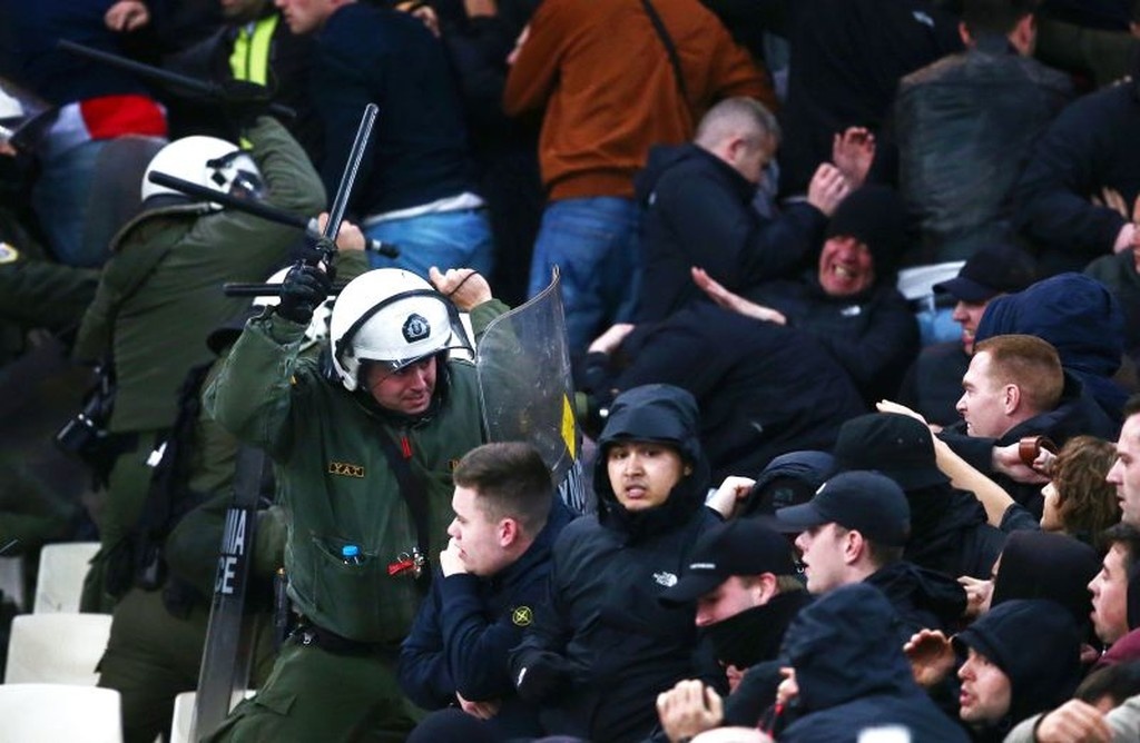 ΑΕΚ – Άγιαξ: Μολότοφ και άγριο ξύλο στο ΟΑΚΑ (video+photos)