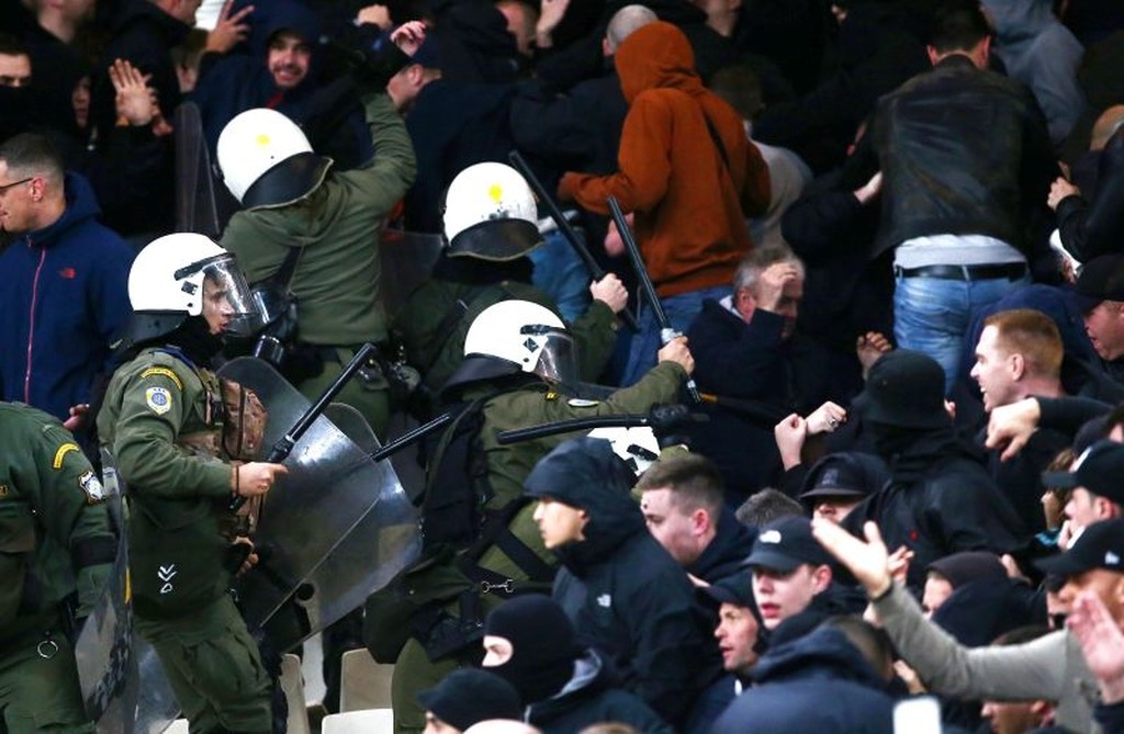 ΑΕΚ – Άγιαξ: Μολότοφ και άγριο ξύλο στο ΟΑΚΑ (video+photos)