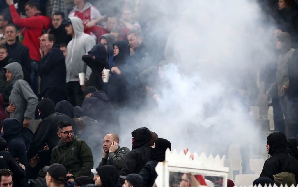 ΑΕΚ – Άγιαξ: Μολότοφ και άγριο ξύλο στο ΟΑΚΑ (video+photos)