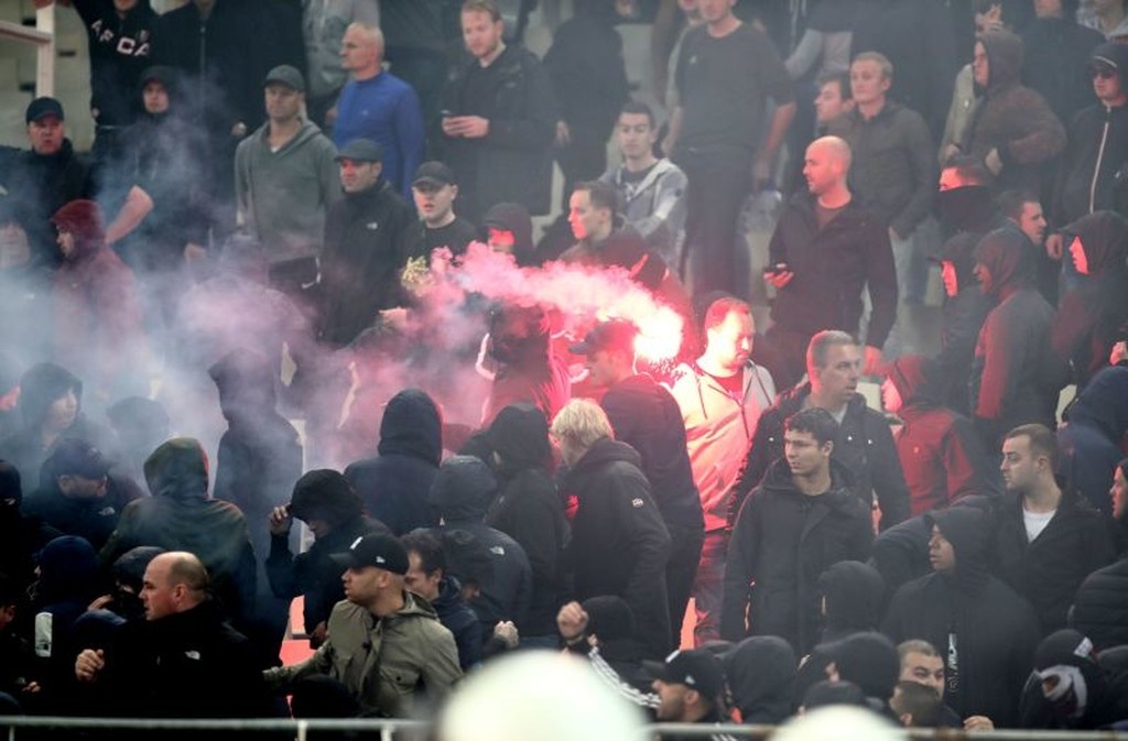 ΑΕΚ – Άγιαξ: Σοβαρά επεισόδια στο ΟΑΚΑ! (photos)