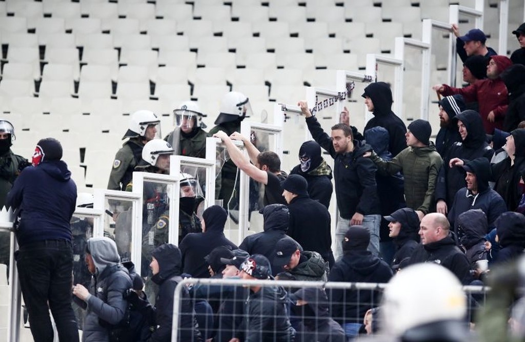 ΑΕΚ – Άγιαξ: Σοβαρά επεισόδια στο ΟΑΚΑ! (photos)