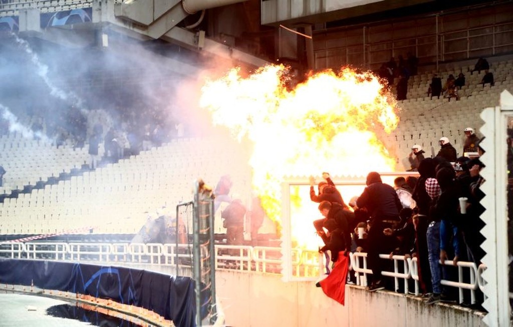 ΑΕΚ – Άγιαξ: Σοβαρά επεισόδια στο ΟΑΚΑ! (photos)