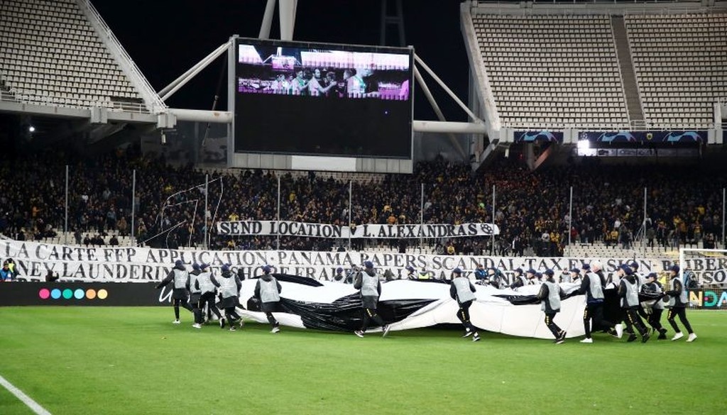 ΑΕΚ – Άγιαξ: Τα πανό της… οργής (photos)