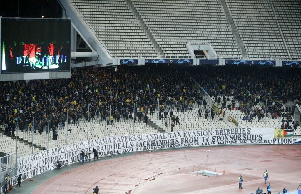 ΑΕΚ – Άγιαξ: Τα πανό της… οργής (photos)