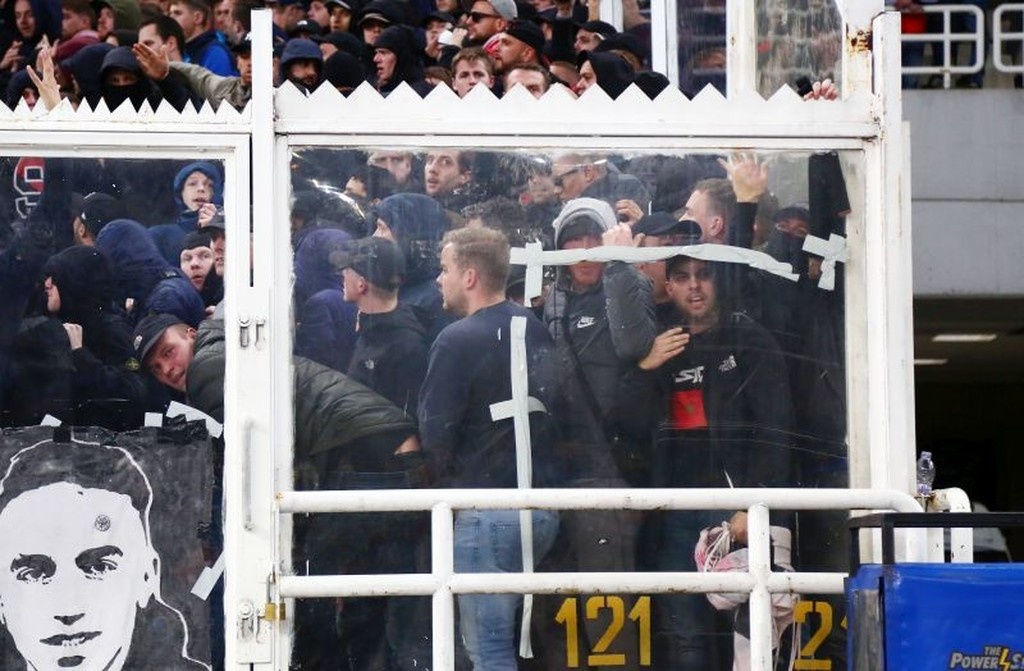 ΑΕΚ – Άγιαξ: Το χρονικό των επεισοδίων στο ΟΑΚΑ (videos+photos)