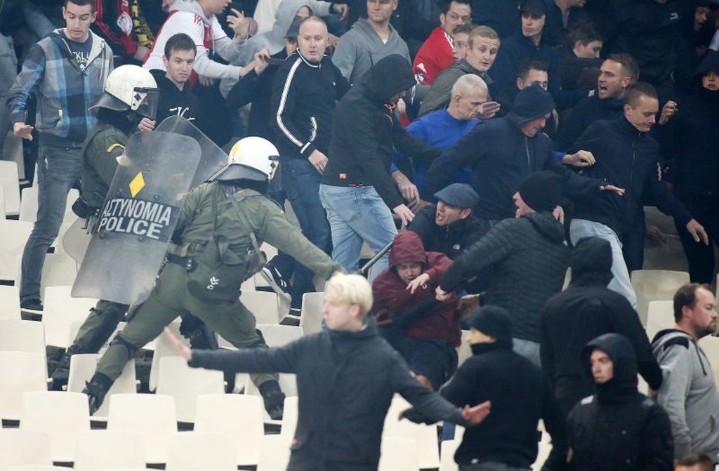 ΑΕΚ – Άγιαξ: Το χρονικό των επεισοδίων στο ΟΑΚΑ (videos+photos)
