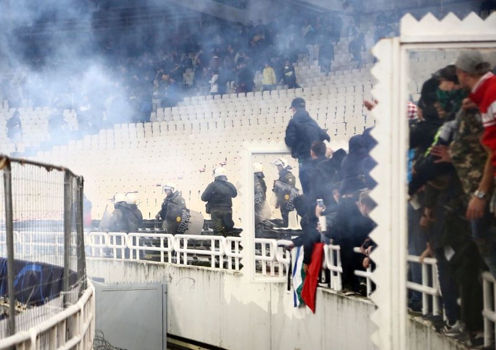 ΑΕΚ – Άγιαξ: Το χρονικό των επεισοδίων στο ΟΑΚΑ (videos+photos)