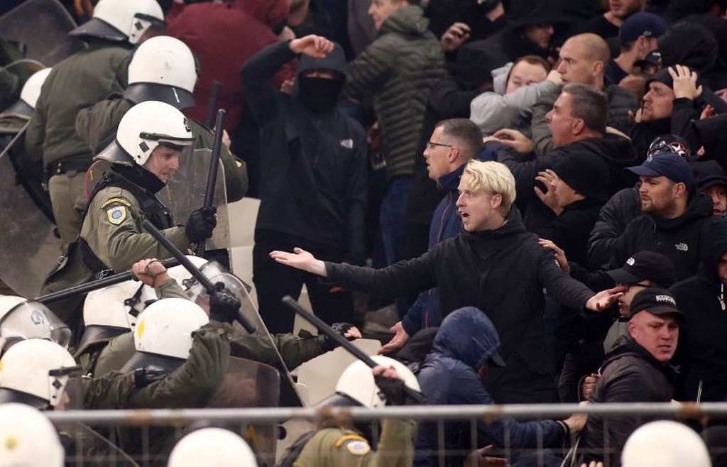 ΑΕΚ – Άγιαξ: Το χρονικό των επεισοδίων στο ΟΑΚΑ (videos+photos)