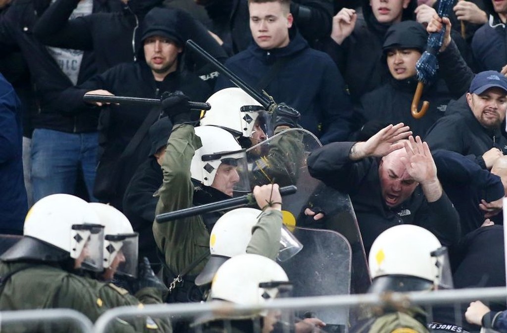 ΑΕΚ – Άγιαξ: Το χρονικό των επεισοδίων στο ΟΑΚΑ (videos+photos)