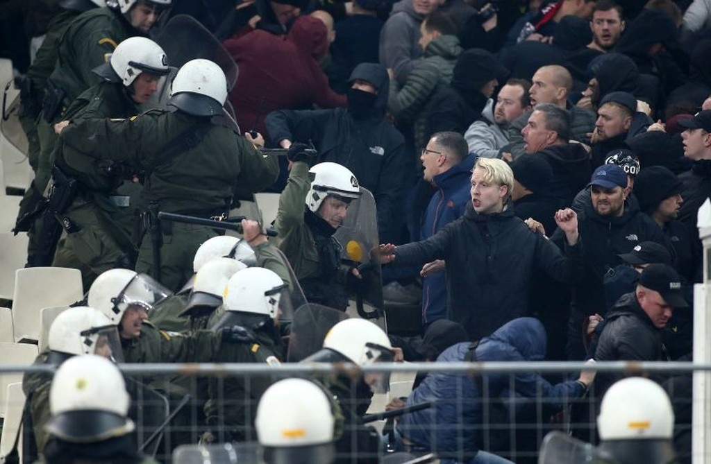 ΑΕΚ – Άγιαξ: Το χρονικό των επεισοδίων στο ΟΑΚΑ (videos+photos)