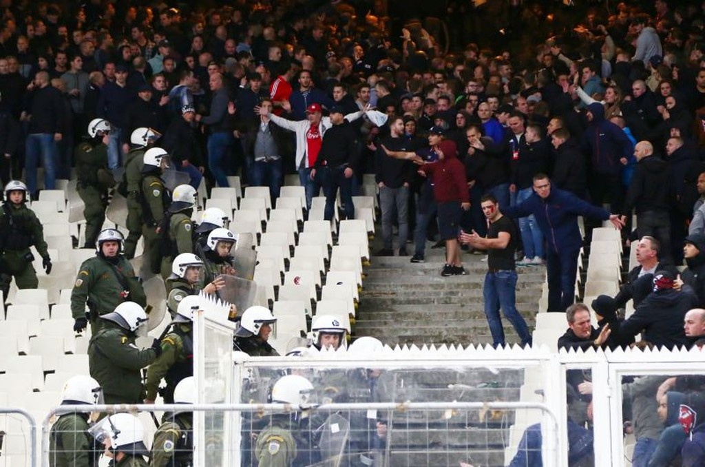 ΑΕΚ – Άγιαξ: Το χρονικό των επεισοδίων στο ΟΑΚΑ (videos+photos)