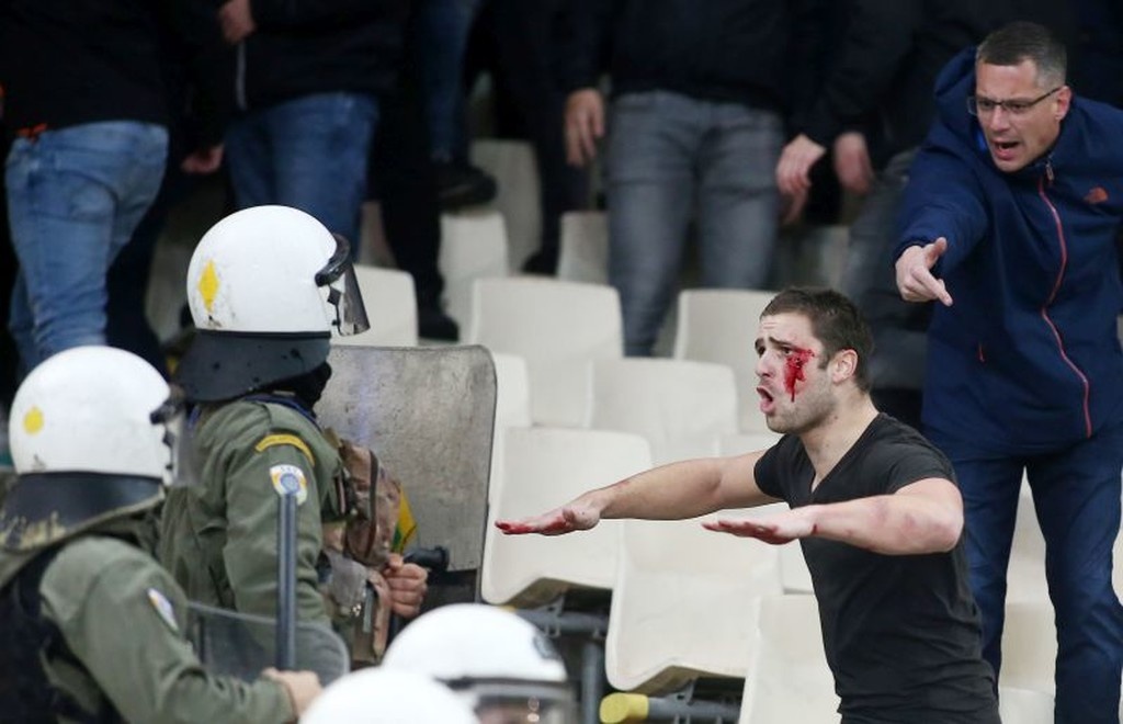 ΑΕΚ – Άγιαξ: Το χρονικό των επεισοδίων στο ΟΑΚΑ (videos+photos)