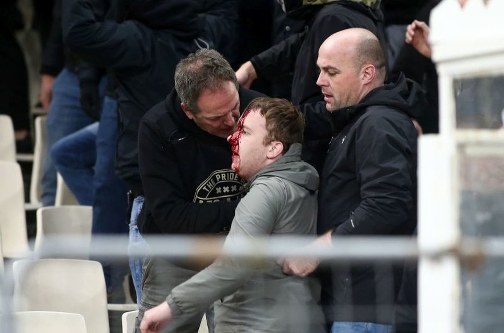 ΑΕΚ – Άγιαξ: Το χρονικό των επεισοδίων στο ΟΑΚΑ (videos+photos)