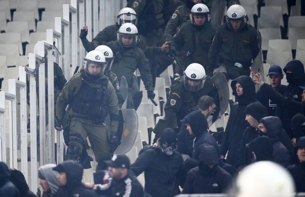 ΑΕΚ – Άγιαξ: Το χρονικό των επεισοδίων στο ΟΑΚΑ (videos+photos)