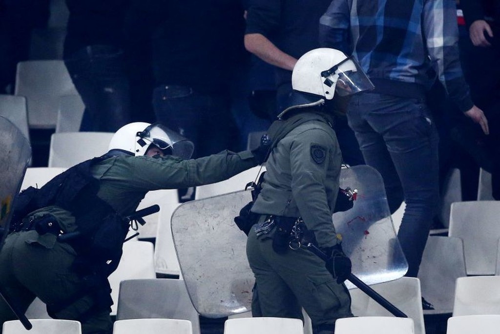 ΑΕΚ – Άγιαξ: Το χρονικό των επεισοδίων στο ΟΑΚΑ (videos+photos)