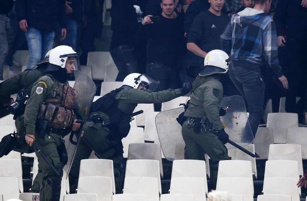 ΑΕΚ – Άγιαξ: Το χρονικό των επεισοδίων στο ΟΑΚΑ (videos+photos)