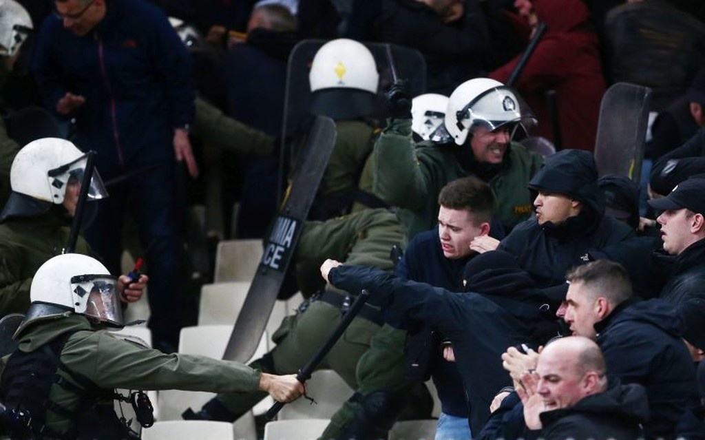 ΑΕΚ – Άγιαξ: Το χρονικό των επεισοδίων στο ΟΑΚΑ (videos+photos)