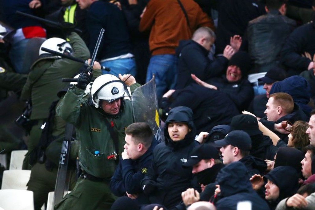 ΑΕΚ – Άγιαξ: Το χρονικό των επεισοδίων στο ΟΑΚΑ (videos+photos)