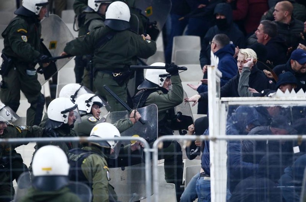 ΑΕΚ – Άγιαξ: Το χρονικό των επεισοδίων στο ΟΑΚΑ (videos+photos)