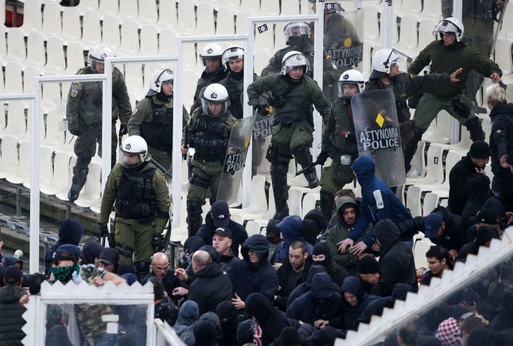 ΑΕΚ – Άγιαξ: Το χρονικό των επεισοδίων στο ΟΑΚΑ (videos+photos)