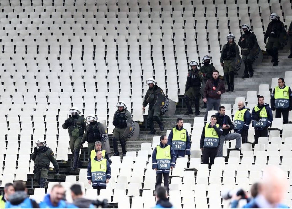 ΑΕΚ – Άγιαξ: Το χρονικό των επεισοδίων στο ΟΑΚΑ (videos+photos)