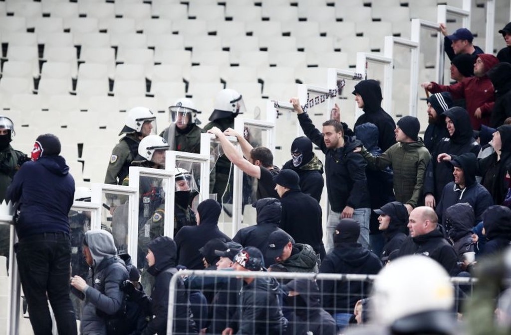 ΑΕΚ – Άγιαξ: Το χρονικό των επεισοδίων στο ΟΑΚΑ (videos+photos)