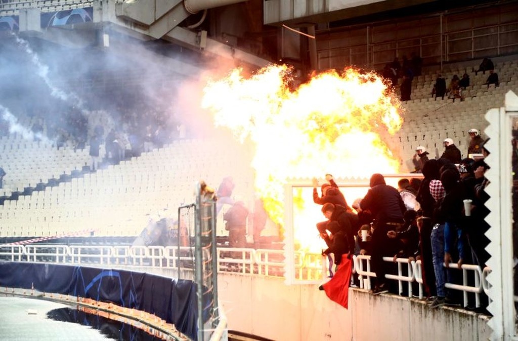 ΑΕΚ – Άγιαξ: Το χρονικό των επεισοδίων στο ΟΑΚΑ (videos+photos)