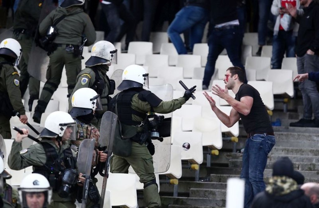 ΑΕΚ – Άγιαξ: Το χρονικό των επεισοδίων στο ΟΑΚΑ (videos+photos)