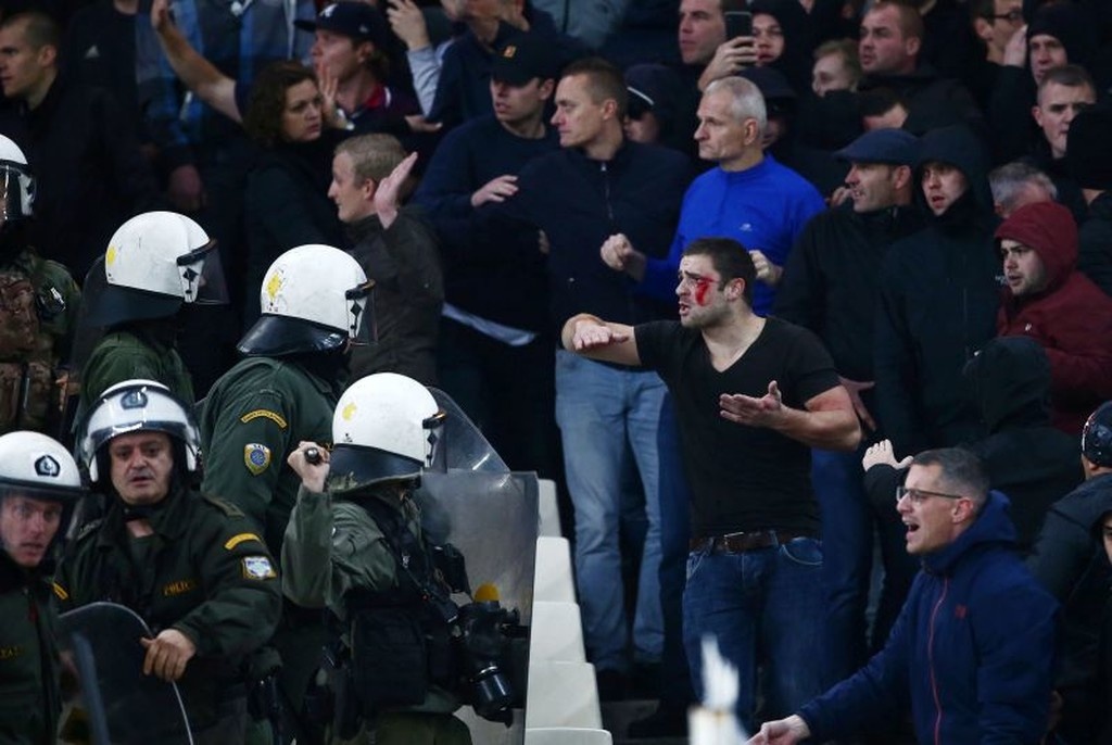 ΑΕΚ – Άγιαξ: Το χρονικό των επεισοδίων στο ΟΑΚΑ (videos+photos)