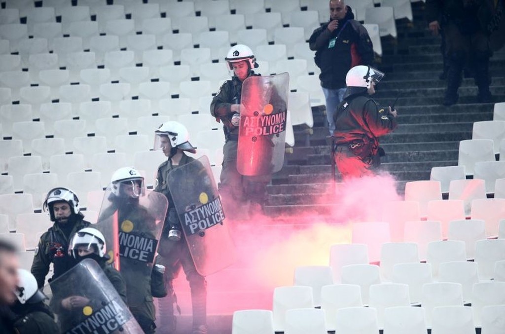 ΑΕΚ – Άγιαξ: Το χρονικό των επεισοδίων στο ΟΑΚΑ (videos+photos)