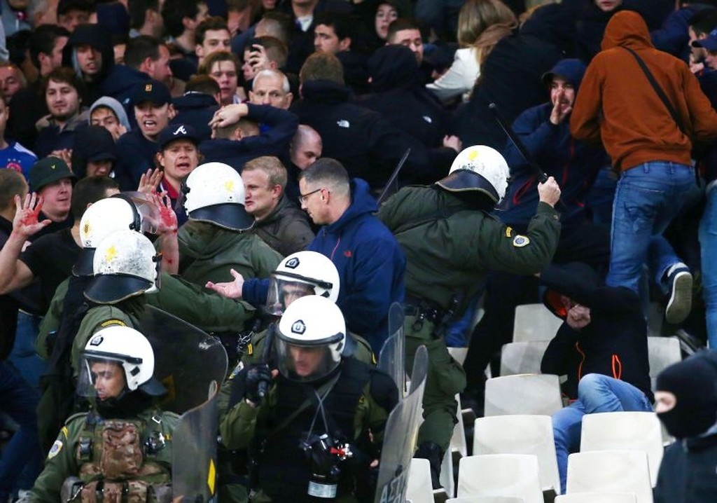 ΑΕΚ – Άγιαξ: Το χρονικό των επεισοδίων στο ΟΑΚΑ (videos+photos)