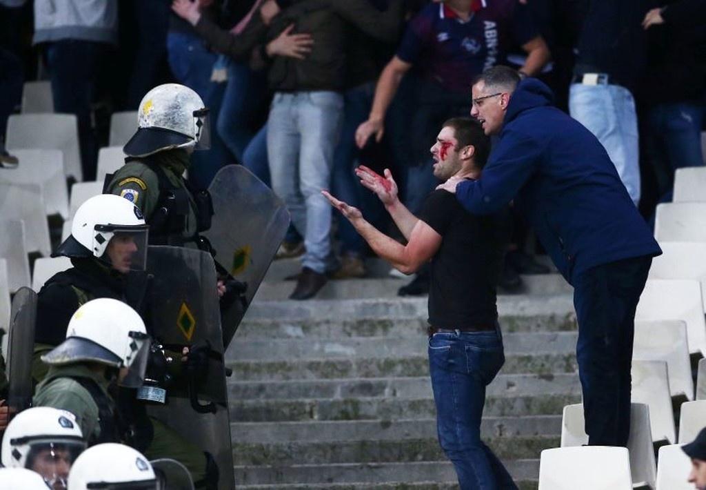 ΑΕΚ – Άγιαξ: Το χρονικό των επεισοδίων στο ΟΑΚΑ (videos+photos)