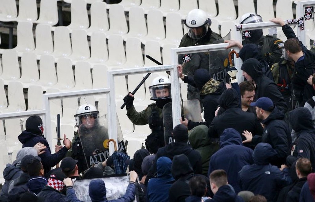 ΑΕΚ – Άγιαξ: Το χρονικό των επεισοδίων στο ΟΑΚΑ (videos+photos)