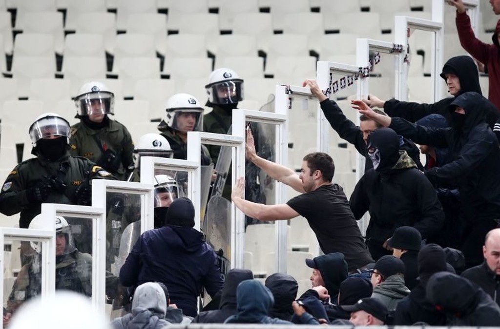 ΑΕΚ – Άγιαξ: Το χρονικό των επεισοδίων στο ΟΑΚΑ (videos+photos)