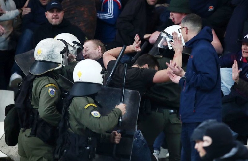 ΑΕΚ – Άγιαξ: Το χρονικό των επεισοδίων στο ΟΑΚΑ (videos+photos)