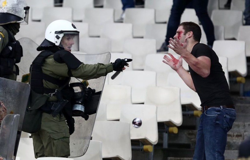 ΑΕΚ – Άγιαξ: Το χρονικό των επεισοδίων στο ΟΑΚΑ (videos+photos)