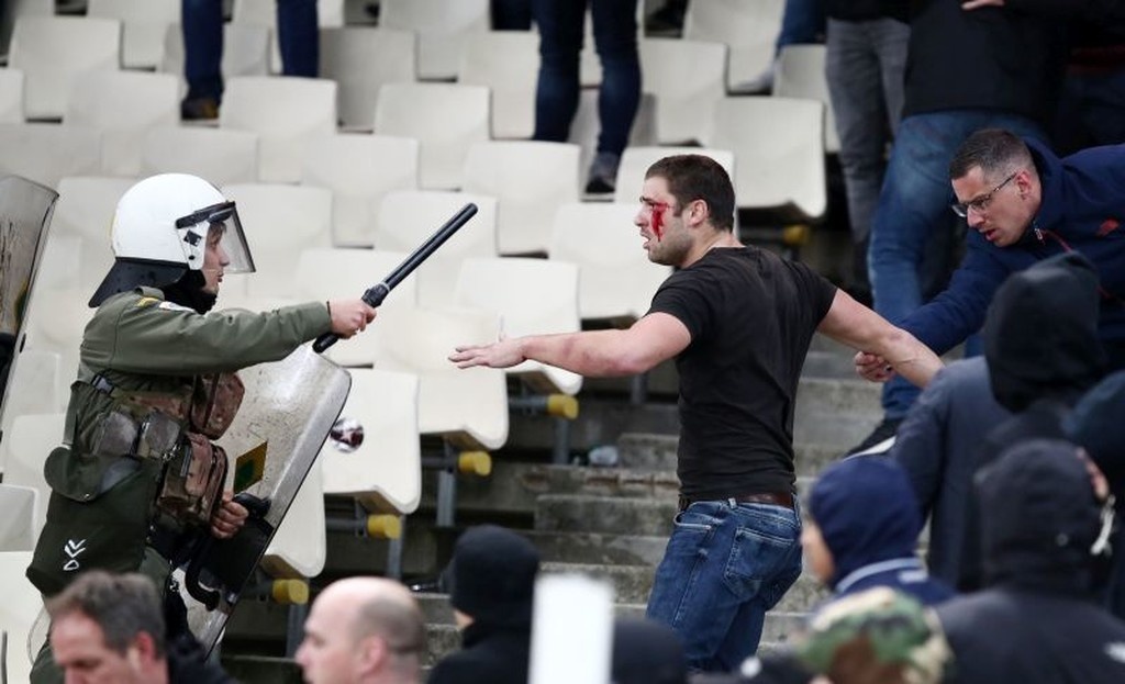 ΑΕΚ – Άγιαξ: Το χρονικό των επεισοδίων στο ΟΑΚΑ (videos+photos)