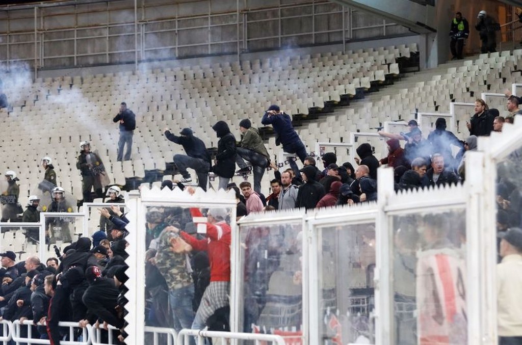 ΑΕΚ – Άγιαξ: Το χρονικό των επεισοδίων στο ΟΑΚΑ (videos+photos)