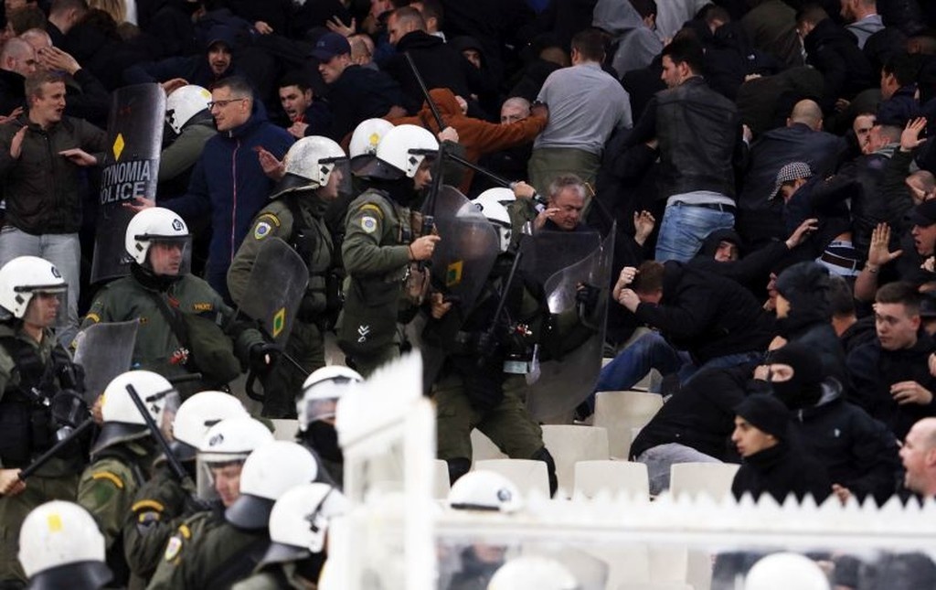 ΑΕΚ – Άγιαξ: Το χρονικό των επεισοδίων στο ΟΑΚΑ (videos+photos)