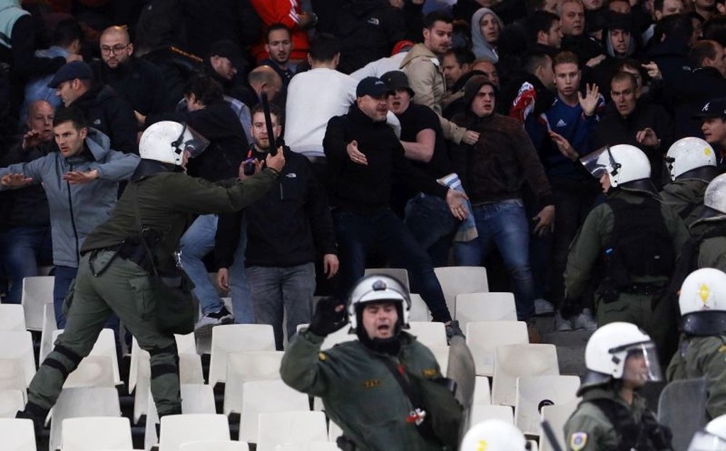 ΑΕΚ – Άγιαξ: Το χρονικό των επεισοδίων στο ΟΑΚΑ (videos+photos)
